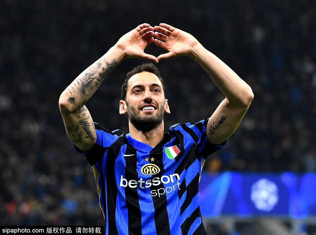 关于费耶诺德关键时刻外线爆发，志在意大利杯名次提升，气氛紧张，临场指挥获称赞的信息