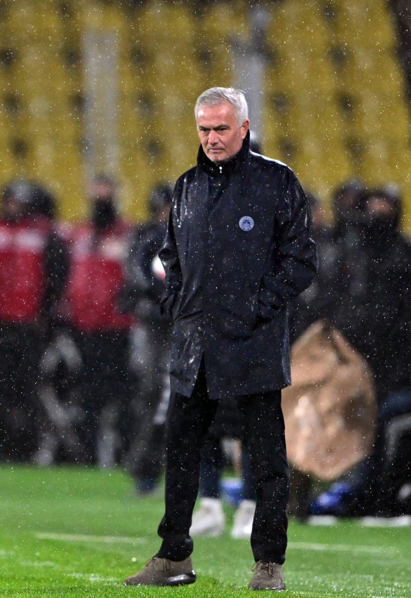 关于费耶诺德关键时刻外线爆发，志在意大利杯名次提升，气氛紧张，临场指挥获称赞的信息